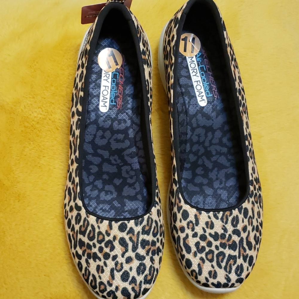 Skechers Slip On Sneaker in Leopard Print Size 11
